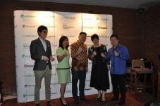 Layanan End-to-End Pertama...