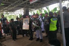 Keluarga Iringi Pemakaman...