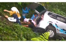 Minibus Masuk Jurang,...