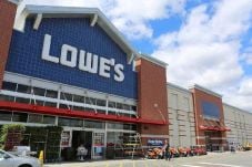Lowes Meraih Peluang...