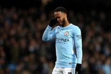 Sterling Diserang, Polisi...