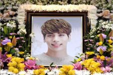 BTS dan EXO Melayat...