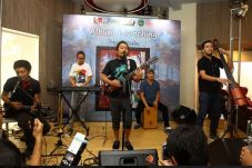 Rilis Album Ketiga,...