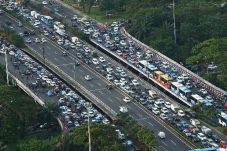 Penjualan Mobil Hampir...