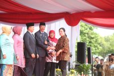 Hadiri Peringatan HKSN...