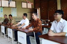 Wuling Beri Bantuan...