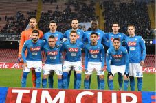 Napoli Lolos ke Perempat...