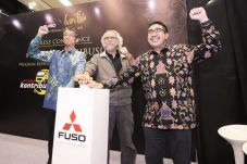 Fuso dan Iwan Fals Peduli...