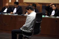 Di Sidang Putusan Andi...