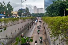 Udara Sejuk, Lalu Lintas...