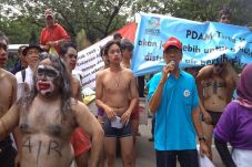 Warga Perumahan Elite...