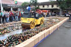 Ribuan Botol Miras dan...