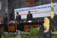 Bahas 18 dan Sahkan...