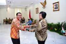 Petrokimia Gresik Raih...
