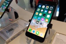 IPhone X Diprediksi...