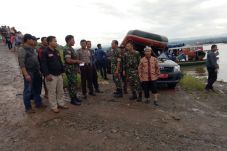 Cari 6 Korban Perahu...
