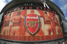 Arsenal Bakal Pertahankan...