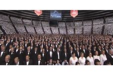 10.000 Orang Menyanyikan...