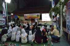 Peringati Hari Ibu,...