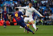 Luput Menendang Bola,...