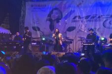 Isyana Sarasvati Puaskan...