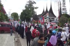 Bela Palestina, Ribuan...