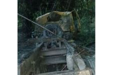 Dump Truk Pengangkut...