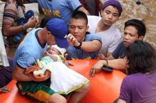 Korban Badai Tropis...
