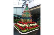 Pohon Natal dari Angklung...
