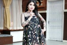 2 Artis Ini Tampil Cantik...