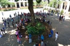 Libur Natal, Lawang...