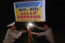Jalan Penghubung 4 Kecamatan...