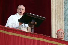 Paus Francis: Timur...
