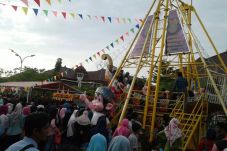Liburan Gratis, HUT...
