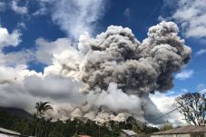 Gunung Sinabung Meletus...