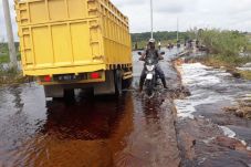 Banjir Putus Akses Jalan...