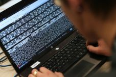 Hacker Keruk Bitcoin...