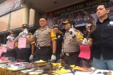 Polres Jakbar Usut Kembali...