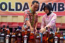 Polda Jambi Sita Ribuan...