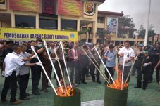 Polda Jabar Musnahkan...