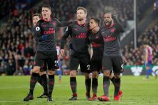 Sengit, Arsenal Menang...