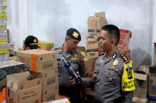 Ribuan Botol Miras dari...