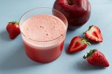 Yuk, Bikin Jus Stroberi...
