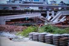 Pengelola Proyek Pastikan...