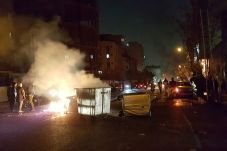 Perwira Polisi Iran...
