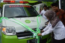Bantu Pasien Berobat,...