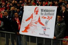 Menanti Debut Van Dijk...