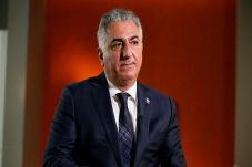 Reza Pahlavi Senang...