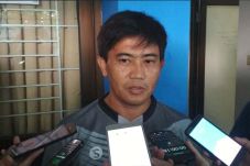 Gunakan Lapangan Seadanya,...