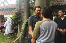 Tunggu David Datang,...